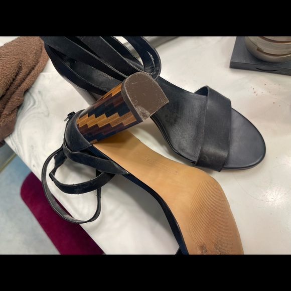 Shoes size 8 - Picture 3 of 4